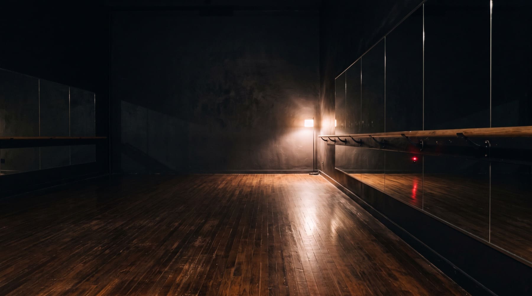 La salle de cours, le soir, avant une séance